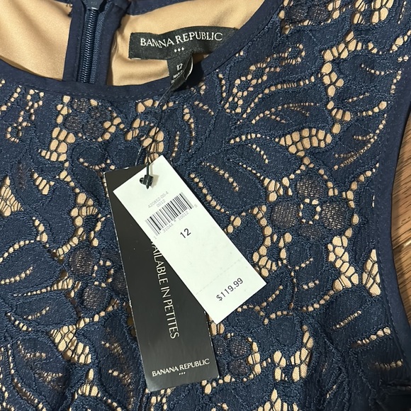 Banana Republic Factory Lace Flutter - Picture 2 of 8